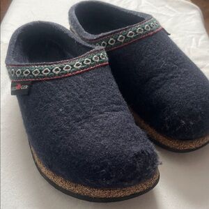Haflinger Navy Wool Clogs with Geometric Trim